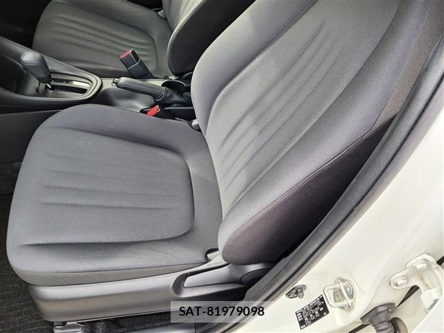Toyota YARIS 2022-06 7880762-15