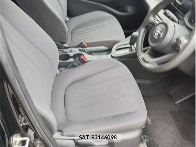 Toyota YARIS 2022-06 7880764-13