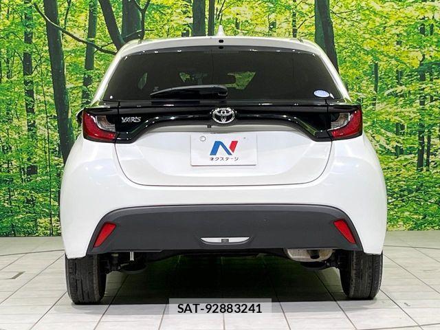 Toyota YARIS 2020-04 7903690-14