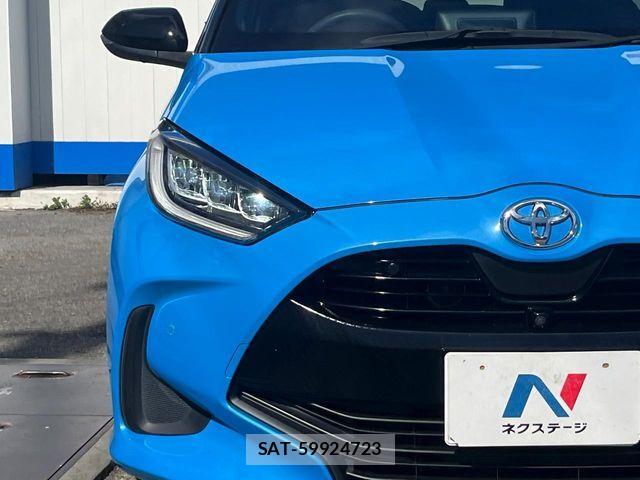 Toyota YARIS 2021-05 7964536-13