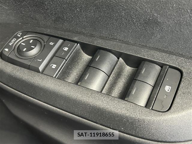 Toyota YARIS 2024-08 7981683-21