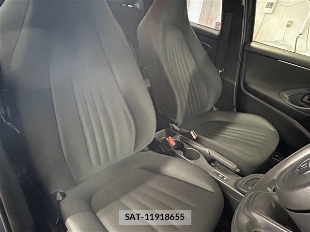 Toyota YARIS 2024-08 7981683-22