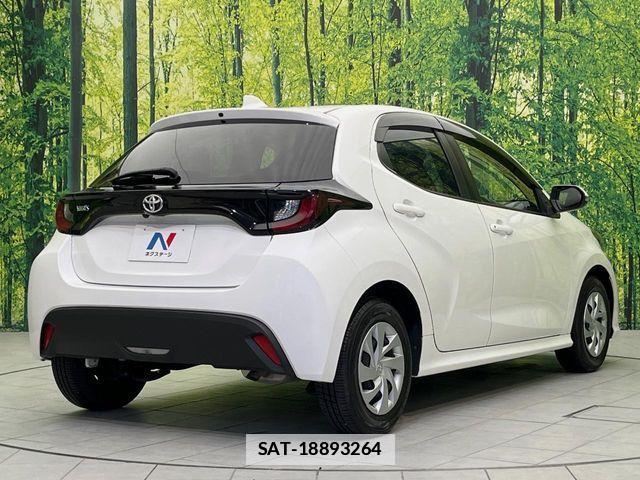 Toyota YARIS 2021-06 7981684-16