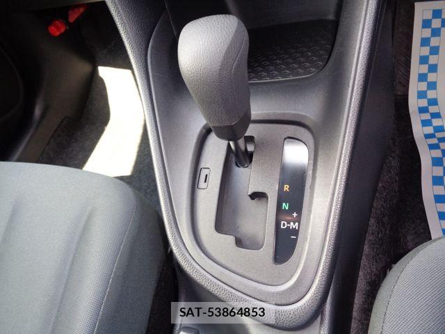 Toyota YARIS 2024-08 7981682-17