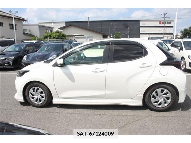 Toyota YARIS 2021-03 7981681-13