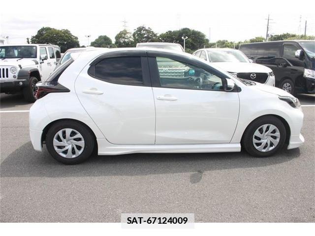 Toyota YARIS 2021-03 7981681-21