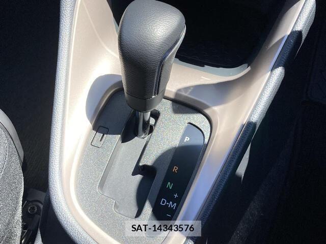 Toyota YARIS 2023-09 7981679-10