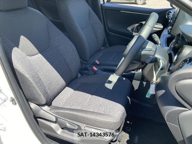Toyota YARIS 2023-09 7981679-15
