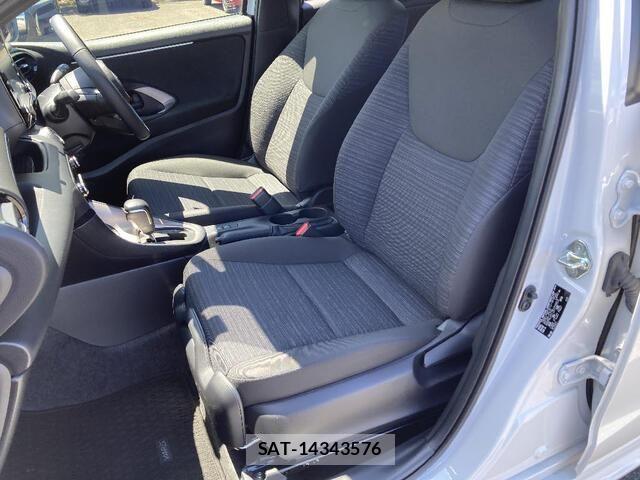 Toyota YARIS 2023-09 7981679-16