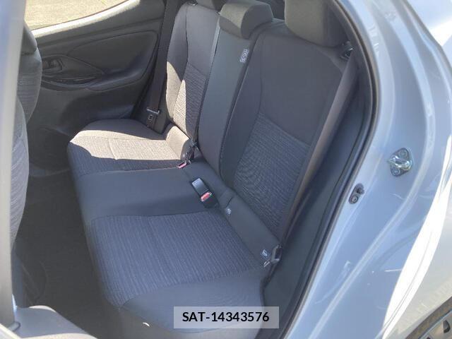 Toyota YARIS 2023-09 7981679-17