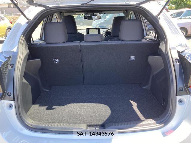 Toyota YARIS 2023-09 7981679-18
