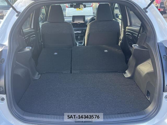Toyota YARIS 2023-09 7981679-19