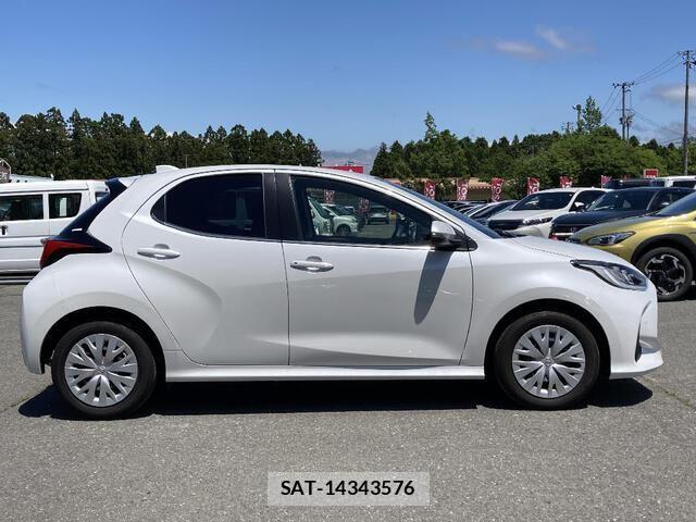 Toyota YARIS 2023-09 7981679-22
