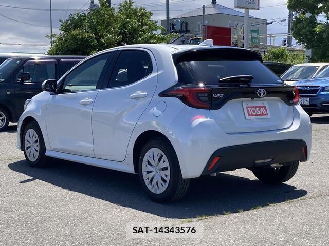 Toyota YARIS 2023-09 7981679-24