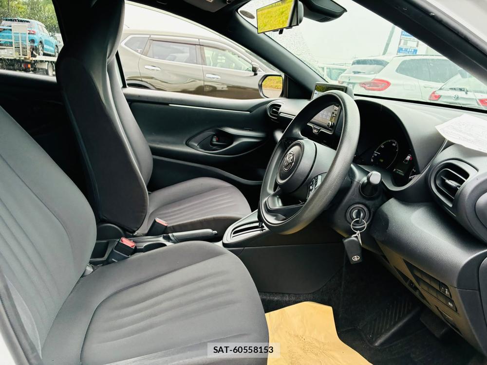 Toyota YARIS 2021-06 7892157-11