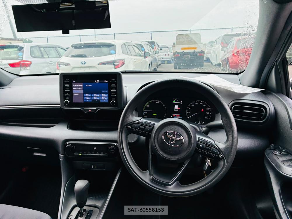 Toyota YARIS 2021-06 7892157-13