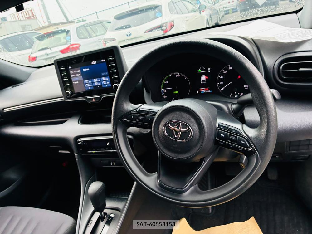 Toyota YARIS 2021-06 7892157-14