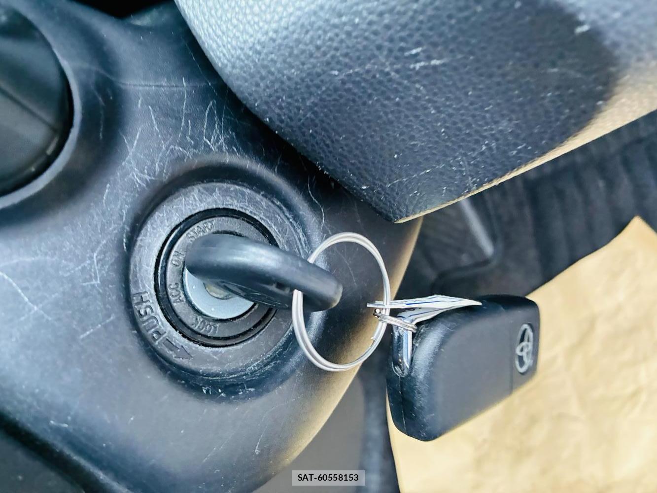 Toyota YARIS 2021-06 7892157-16