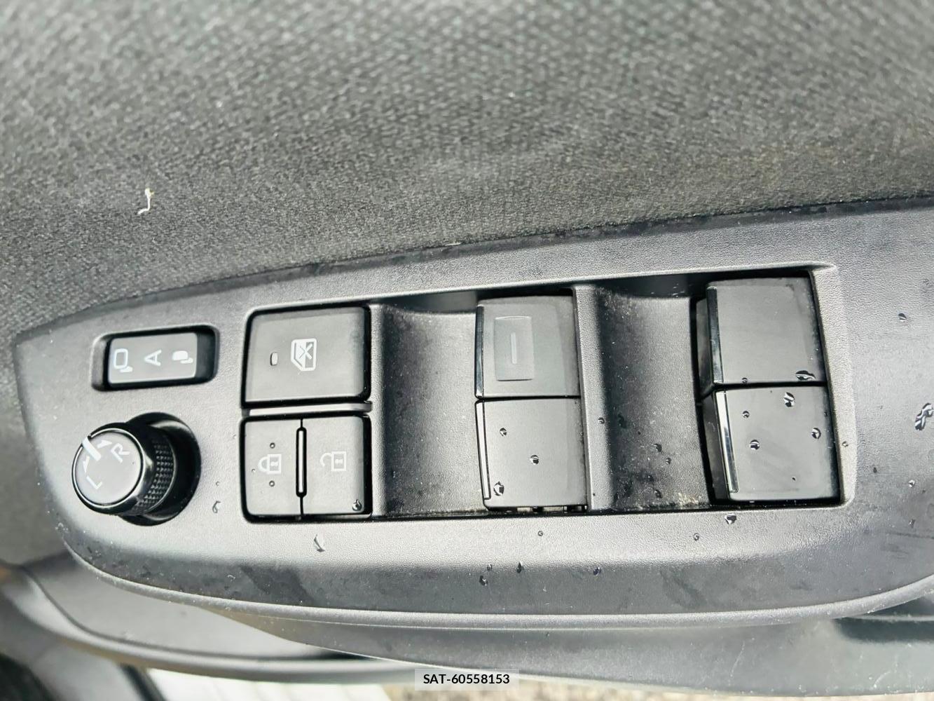 Toyota YARIS 2021-06 7892157-21