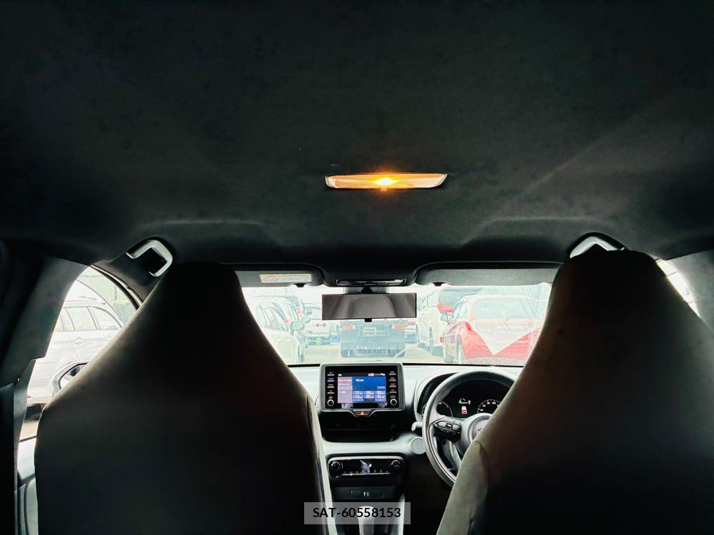 Toyota YARIS 2021-06 7892157-24