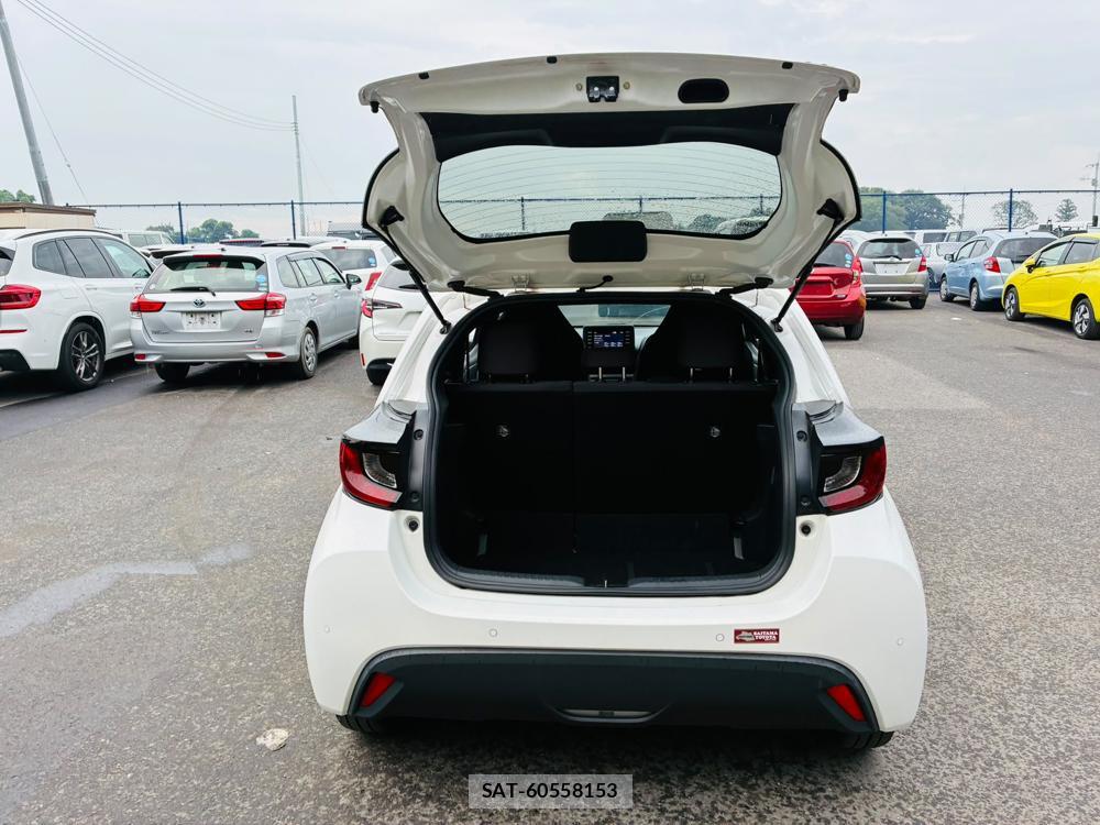 Toyota YARIS 2021-06 7892157-26