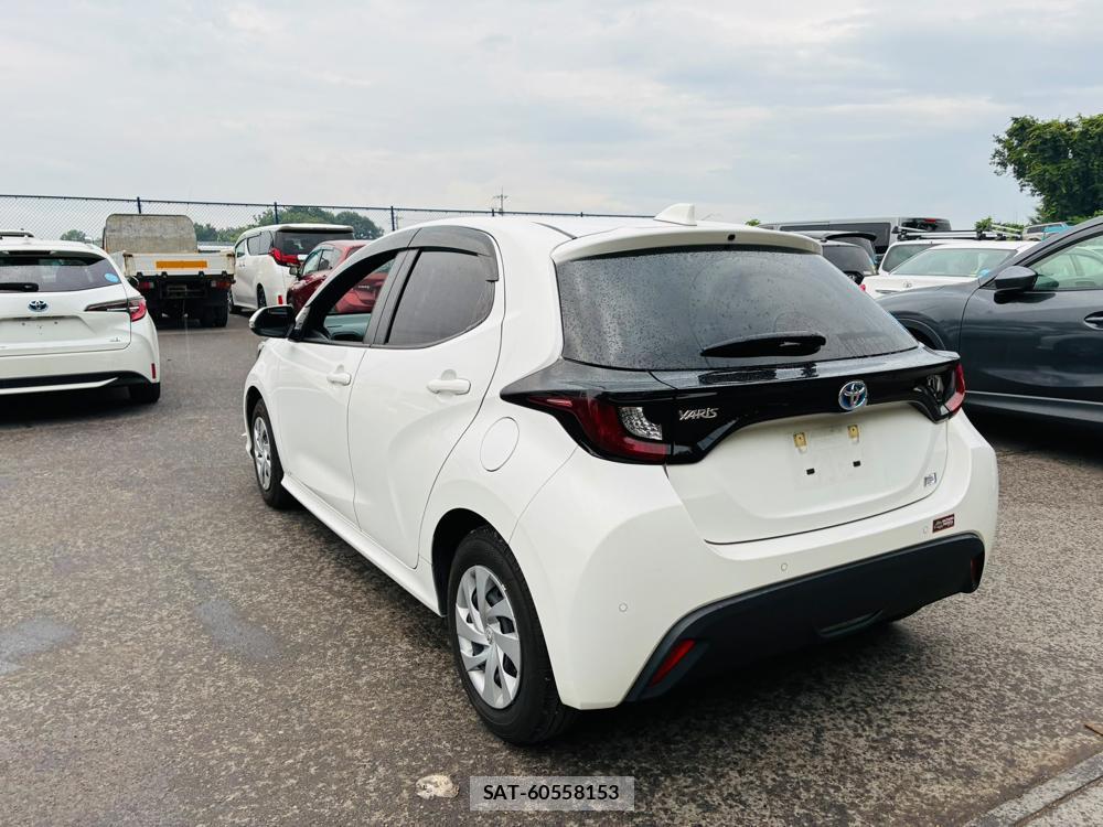 Toyota YARIS 2021-06 7892157-2