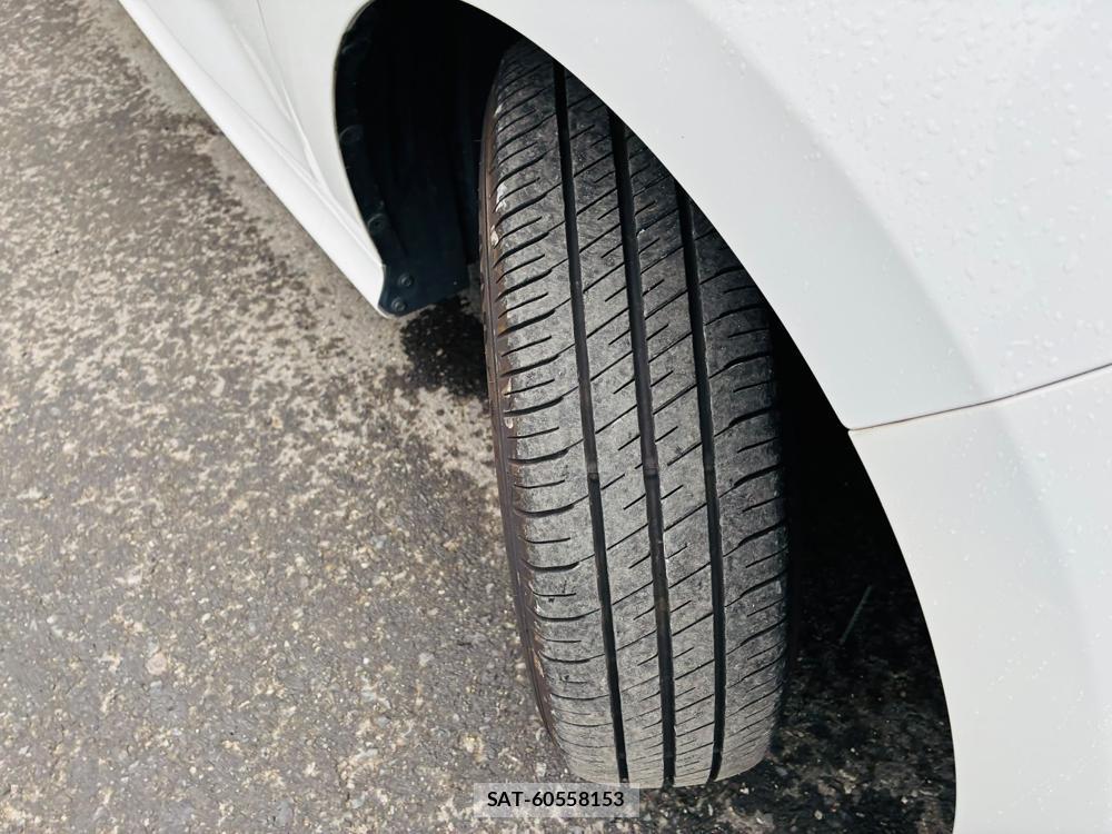 Toyota YARIS 2021-06 7892157-32