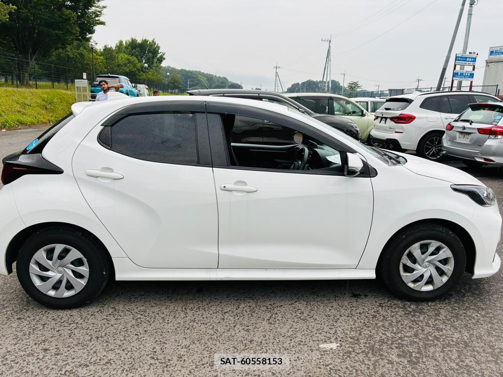 Toyota YARIS 2021-06 7892157-5