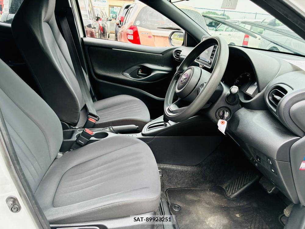 Toyota YARIS 2023-06 7892158-11