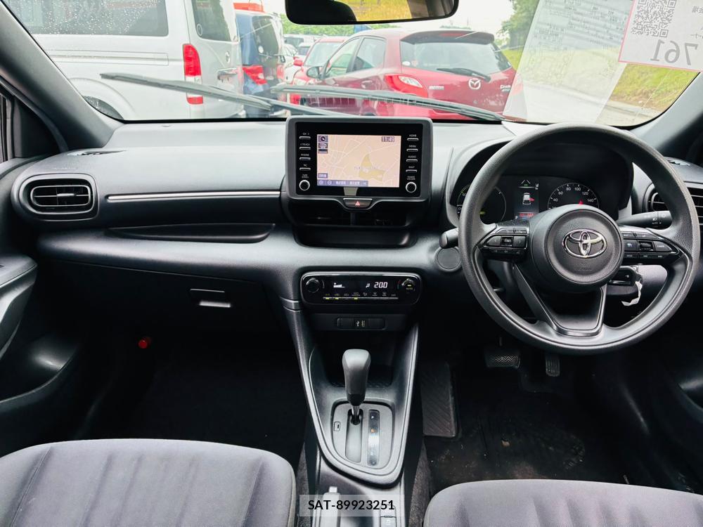 Toyota YARIS 2023-06 7892158-12