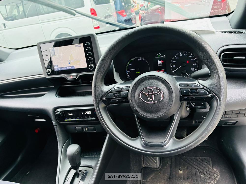 Toyota YARIS 2023-06 7892158-13