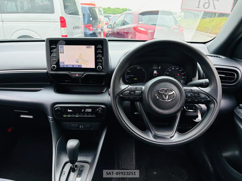 Toyota YARIS 2023-06 7892158-14