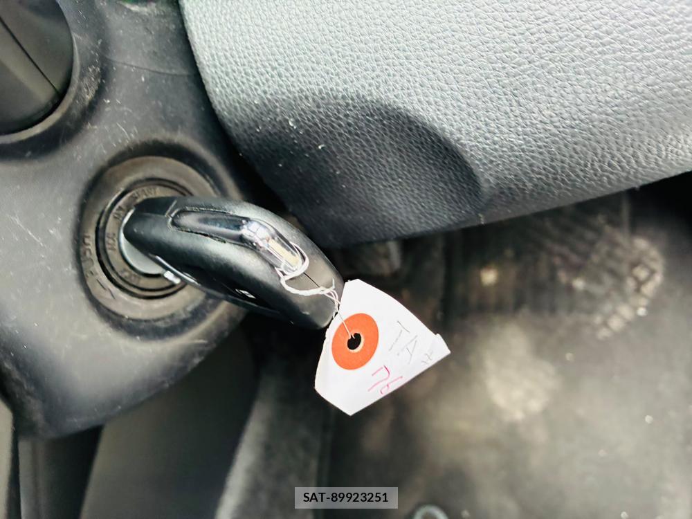 Toyota YARIS 2023-06 7892158-16