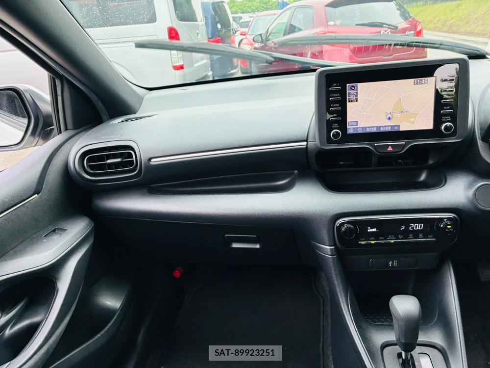 Toyota YARIS 2023-06 7892158-17
