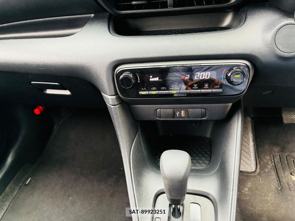 Toyota YARIS 2023-06 7892158-19