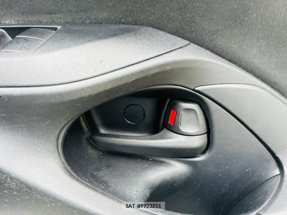 Toyota YARIS 2023-06 7892158-20