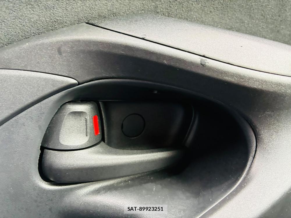 Toyota YARIS 2023-06 7892158-22