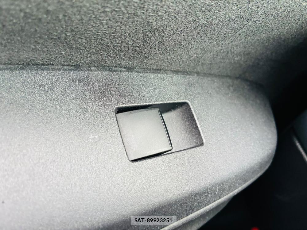 Toyota YARIS 2023-06 7892158-23