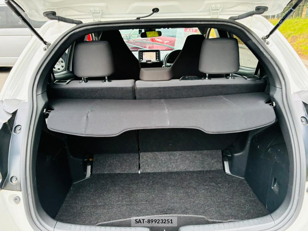 Toyota YARIS 2023-06 7892158-25