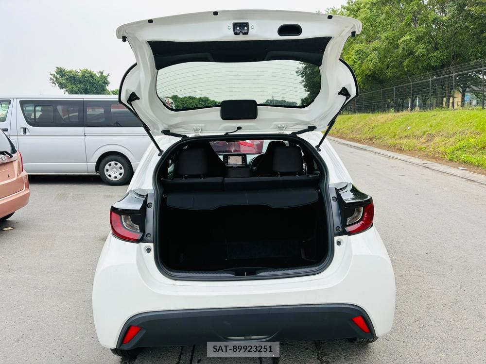 Toyota YARIS 2023-06 7892158-26
