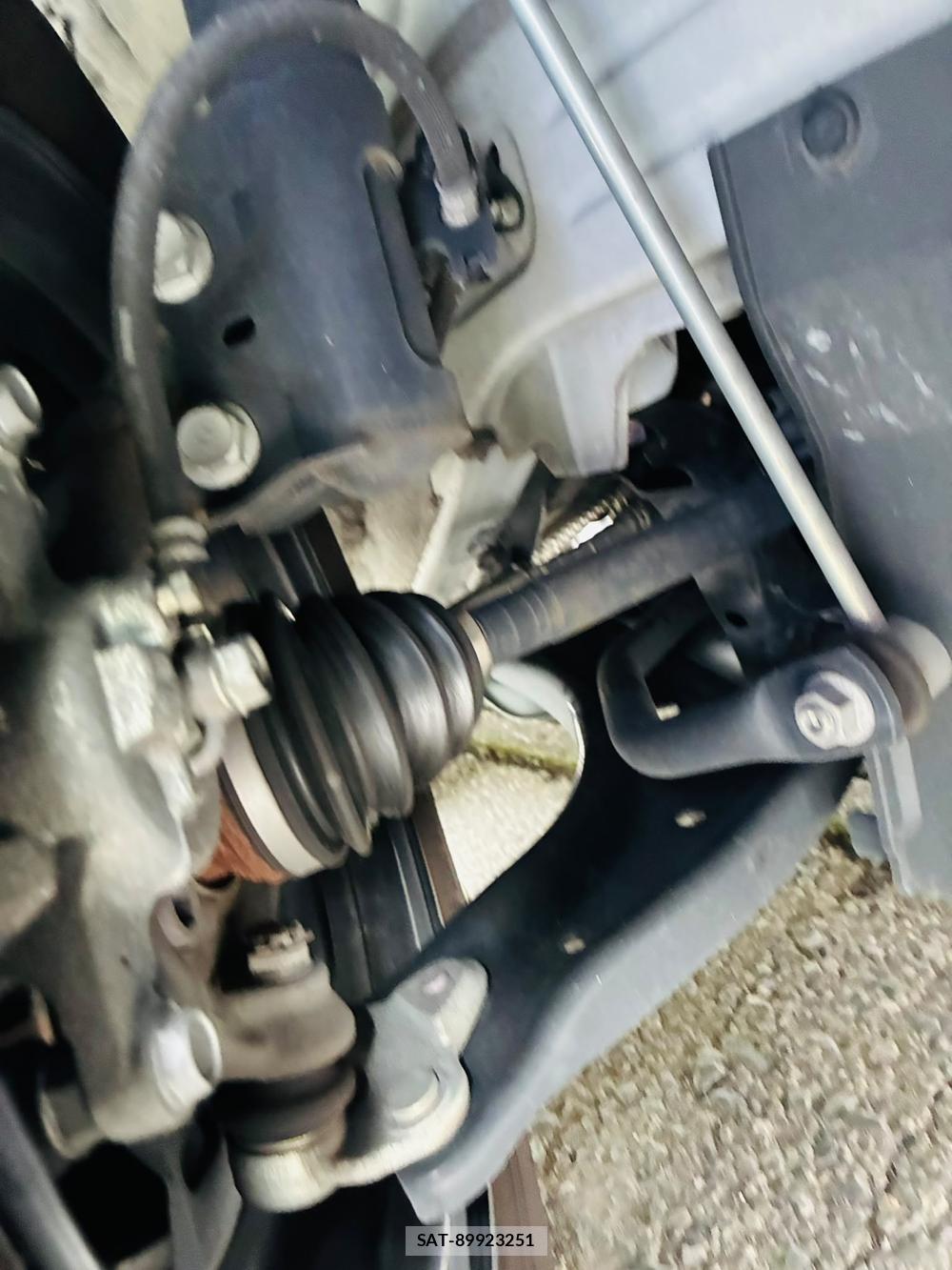 Toyota YARIS 2023-06 7892158-33