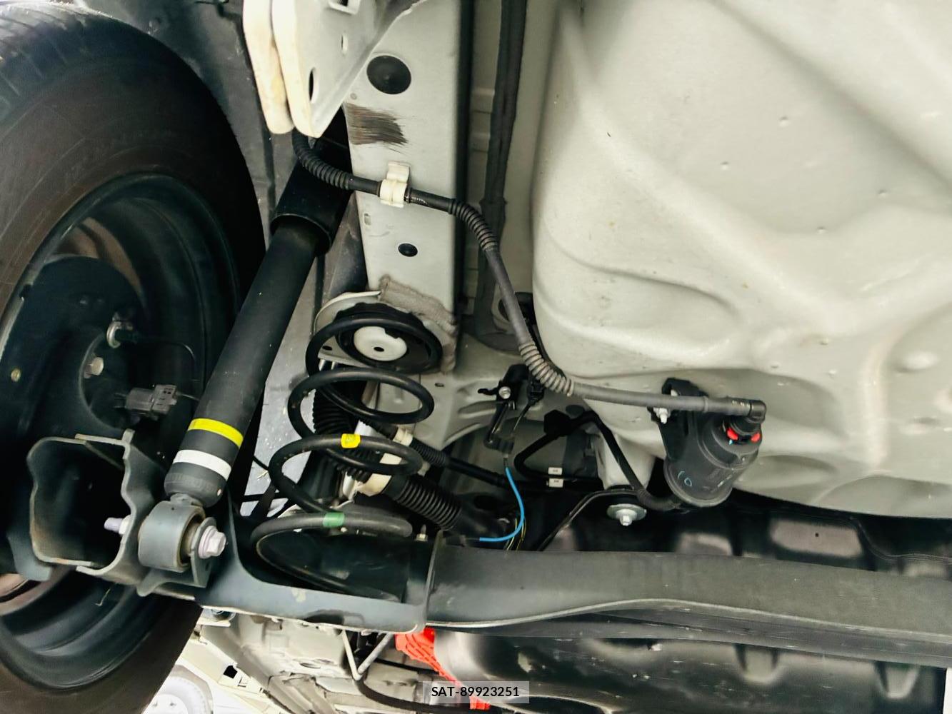 Toyota YARIS 2023-06 7892158-35