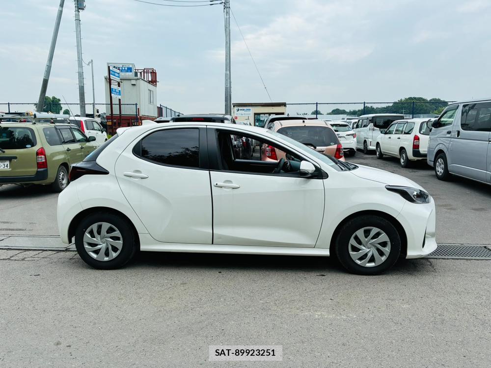 Toyota YARIS 2023-06 7892158-5