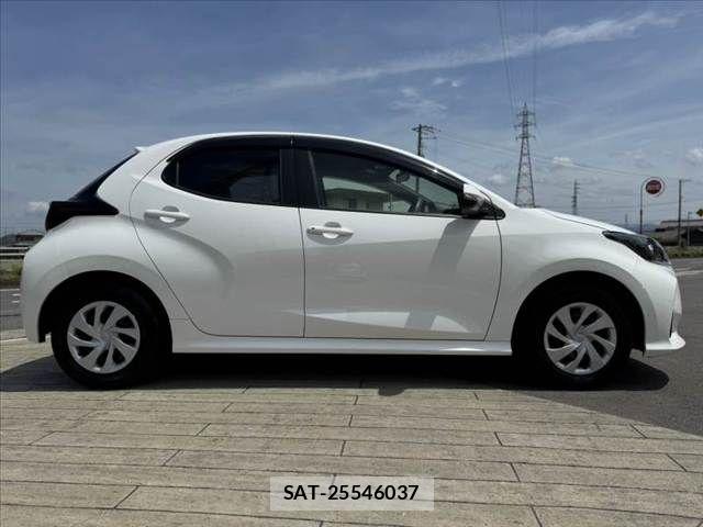 Toyota YARIS 2021-06 8039439-11