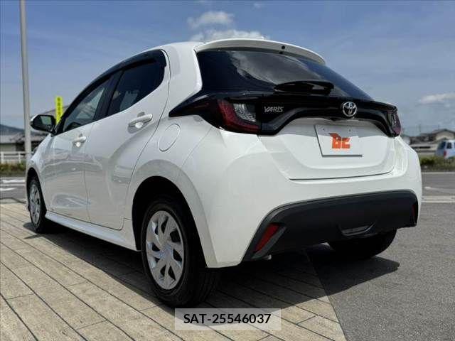 Toyota YARIS 2021-06 8039439-12