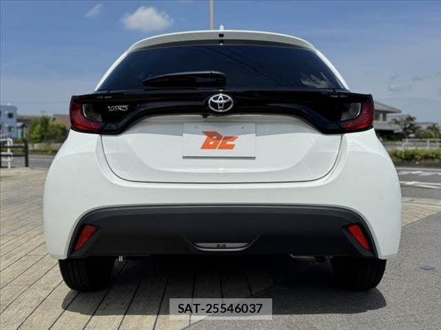 Toyota YARIS 2021-06 8039439-13