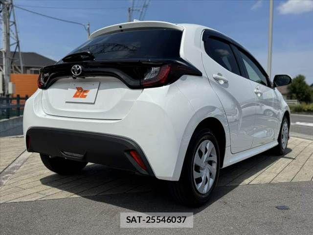 Toyota YARIS 2021-06 8039439-14