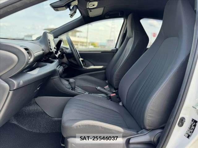 Toyota YARIS 2021-06 8039439-16