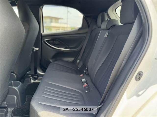 Toyota YARIS 2021-06 8039439-17