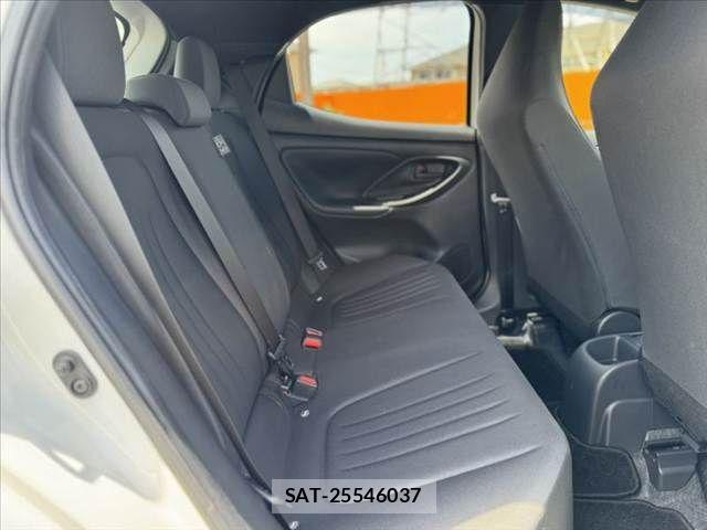 Toyota YARIS 2021-06 8039439-18
